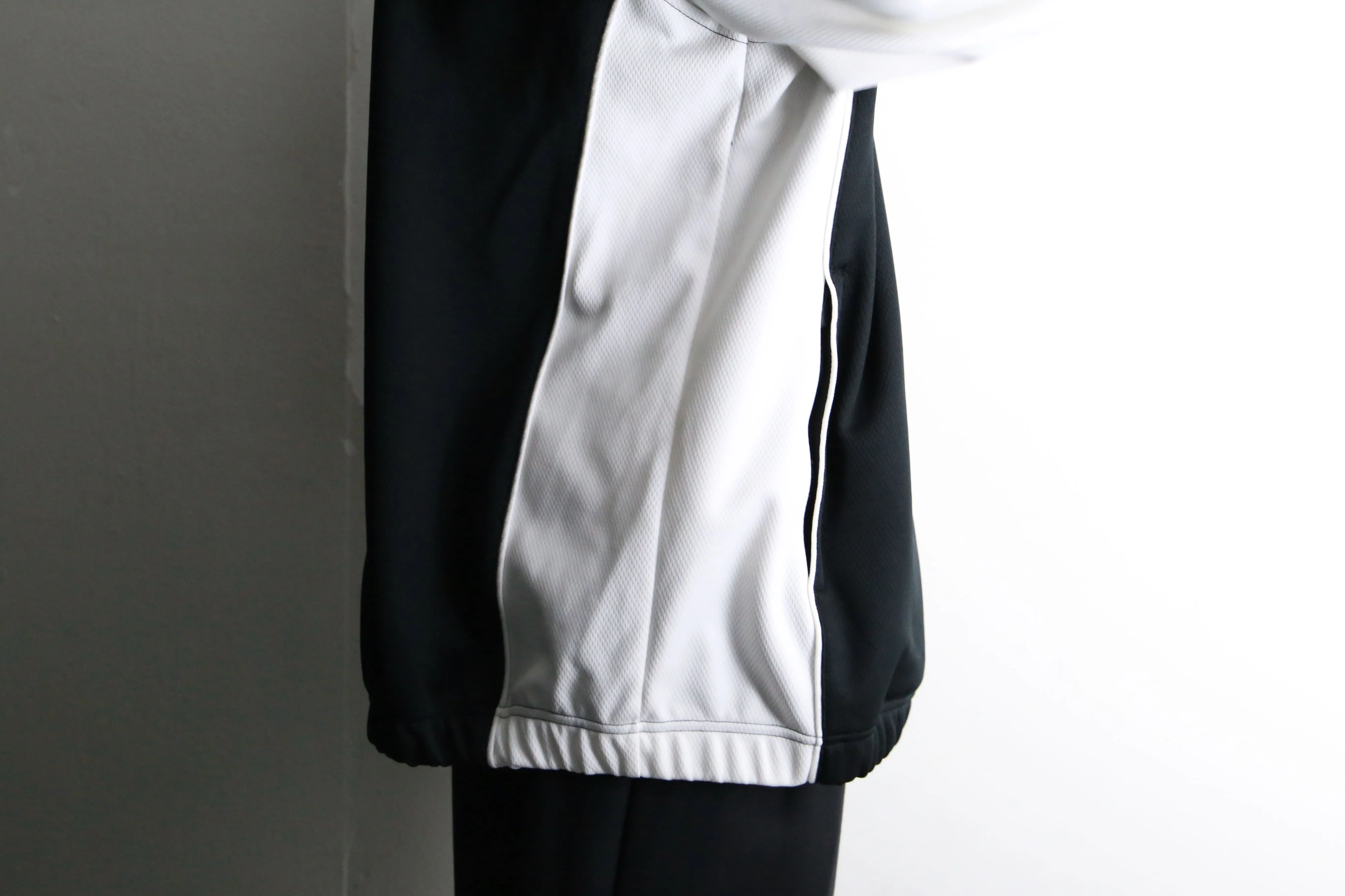 00’s “NIKE” monotone loose track jacket