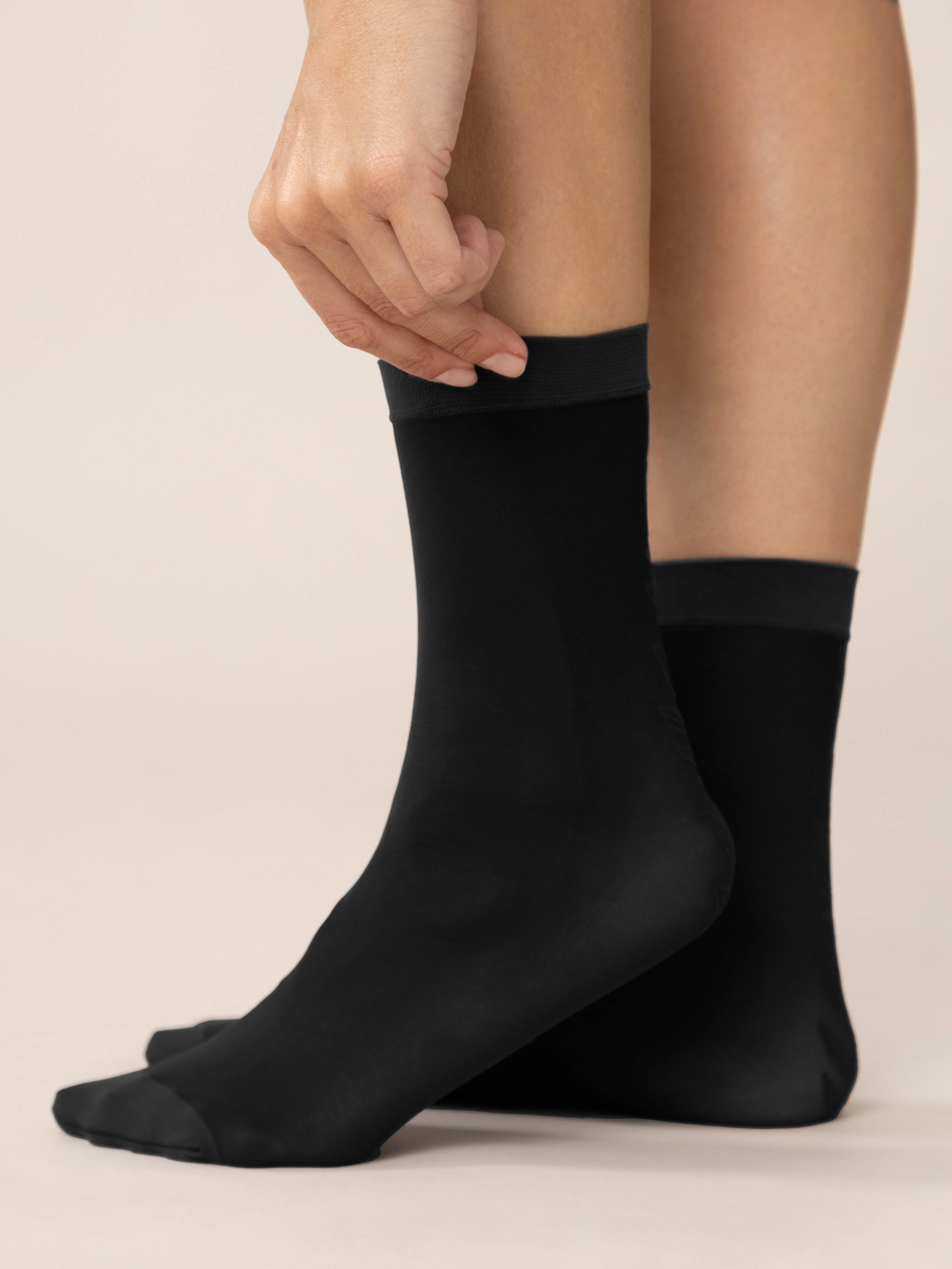 Back Vine Sheer Socks in Black