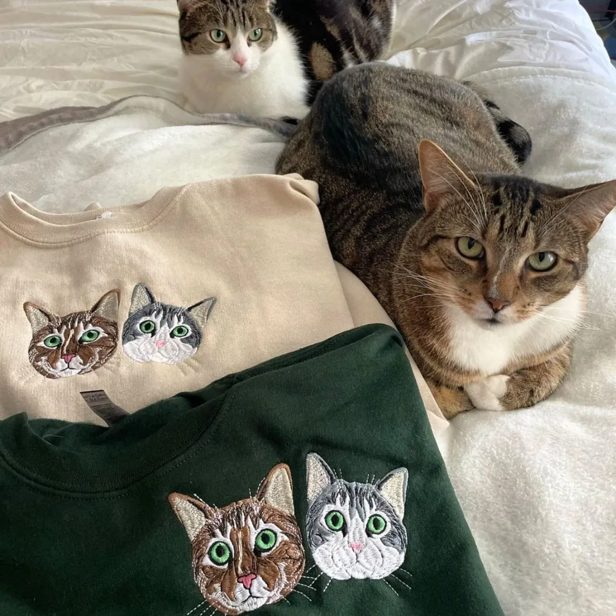 Cat Lover’s Essentials: Sweatshirt & Tote Bag Pair