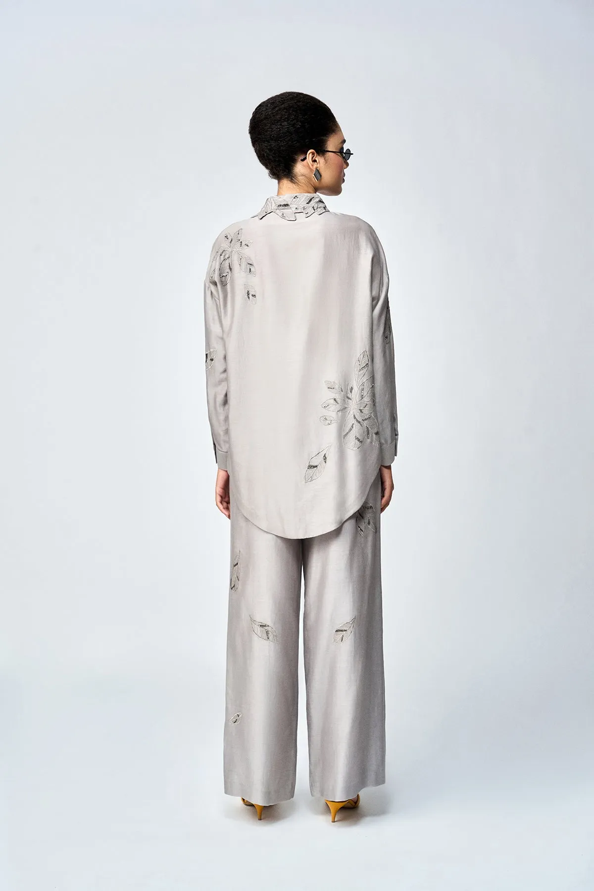 FLARED PANTS OF (DELICATE LEAVES DROP SHOULDER ASYMETRIC SHIRT )