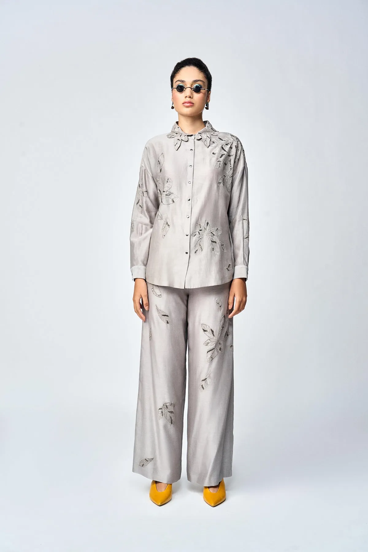 FLARED PANTS OF (DELICATE LEAVES DROP SHOULDER ASYMETRIC SHIRT )