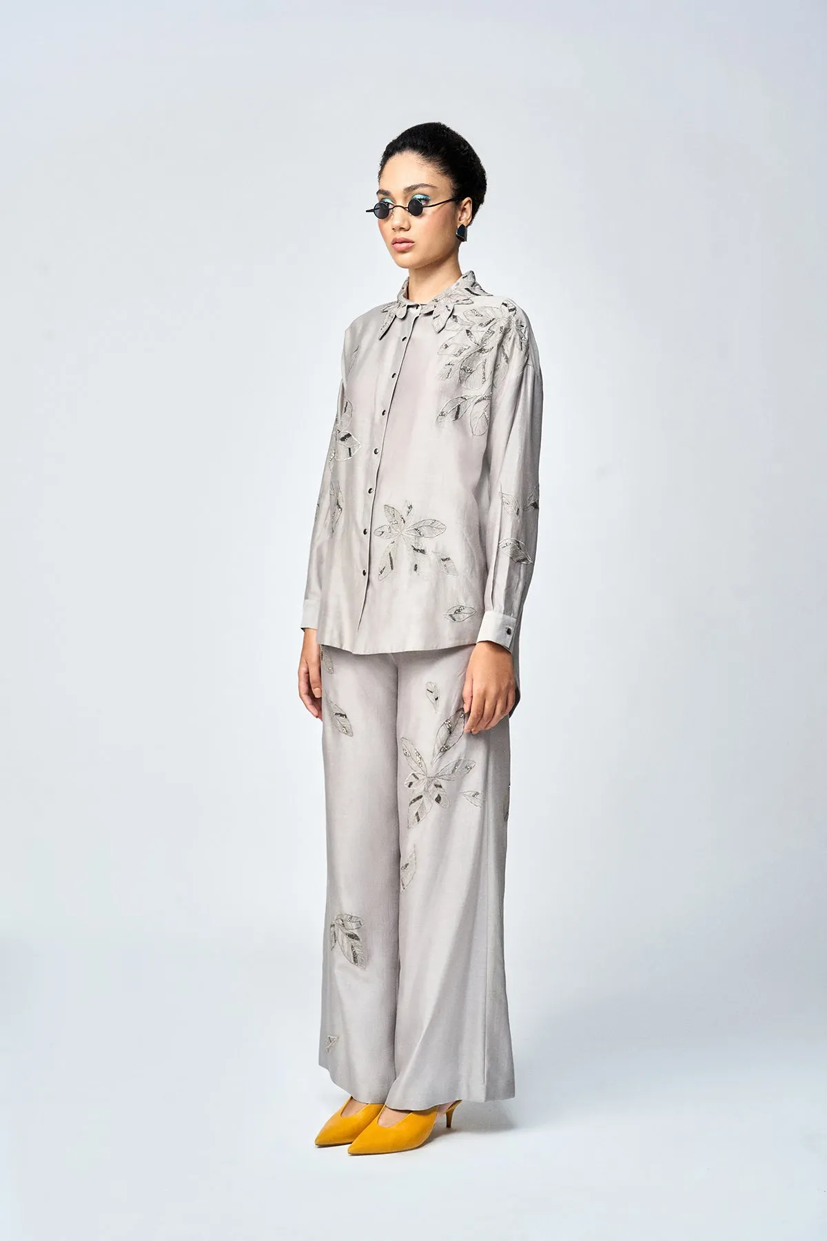 FLARED PANTS OF (DELICATE LEAVES DROP SHOULDER ASYMETRIC SHIRT )