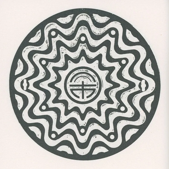 Manhoru (Japanese manhole covers) - Thomas Couderc (light wear)