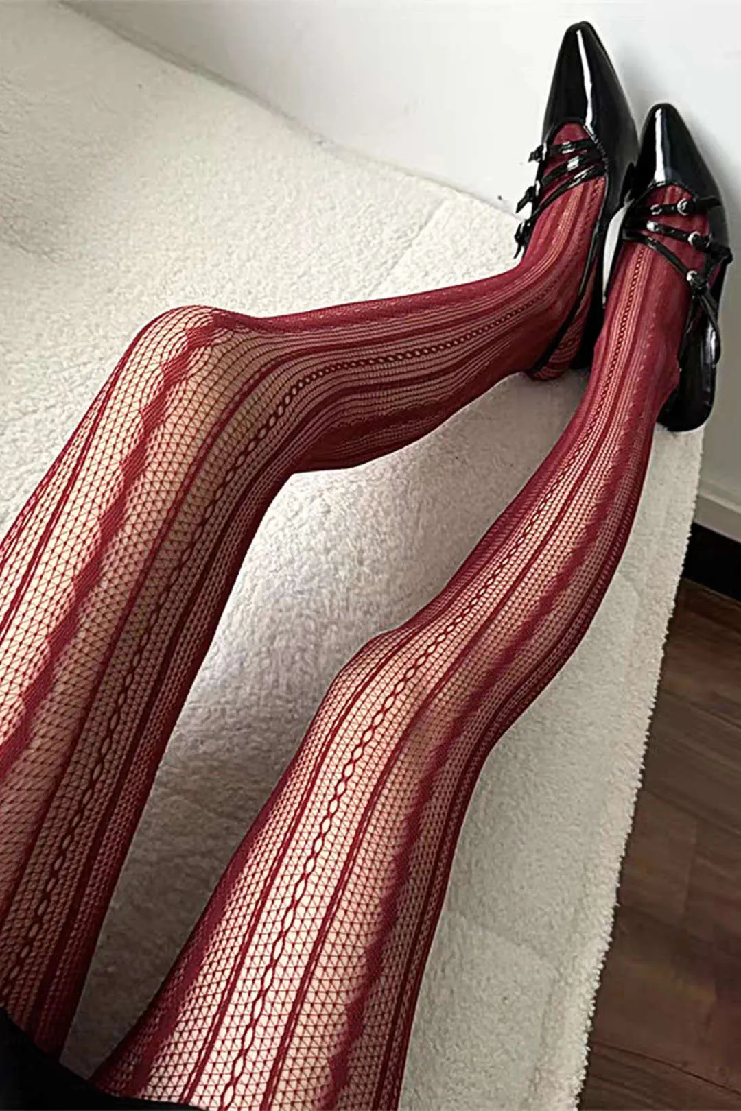 Retro Diamond Vertical Stripes Hollowed-Out Tights