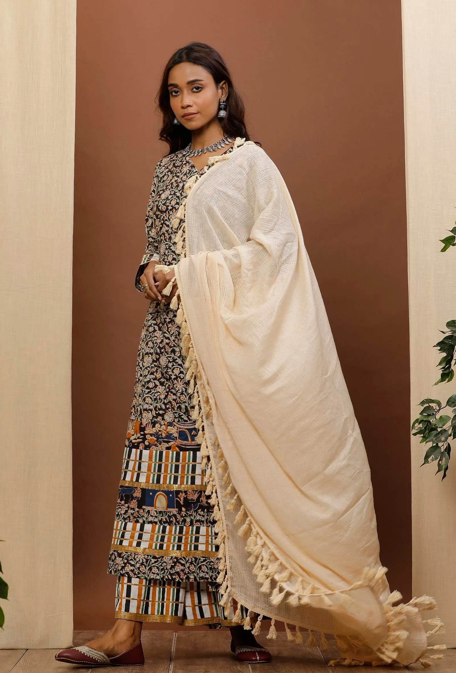 Set Of 3: Black Kalamkari Straight Kurta and Beige Cotton Dupatta with Black Kalamkari Flared Pants